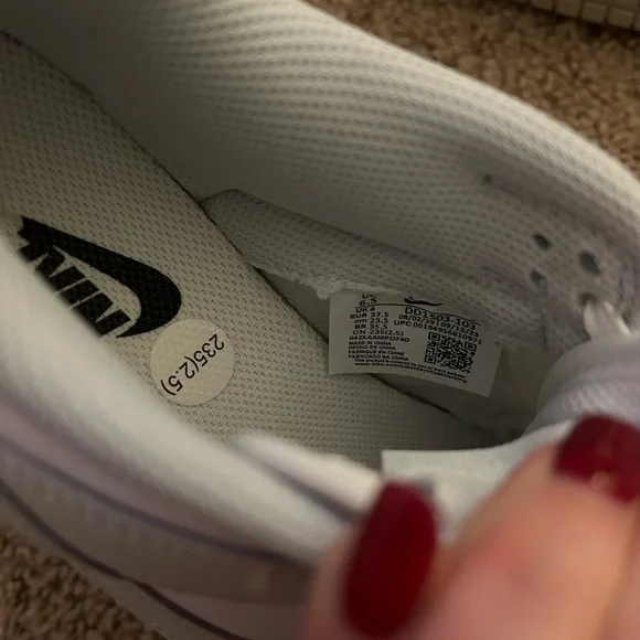 Nike Dunks Low Grey and White - Picture 4 of 5